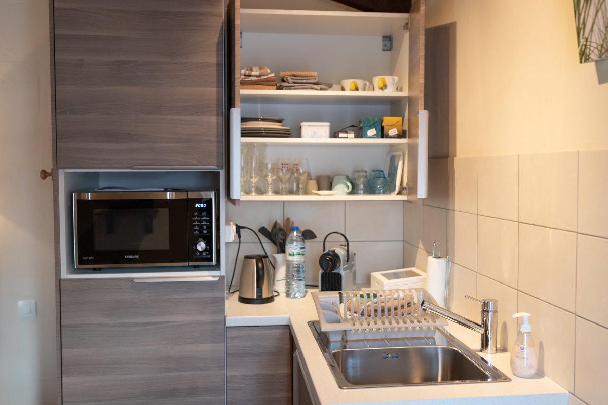 Hele complete kitchenette in kamer in Frankrijk