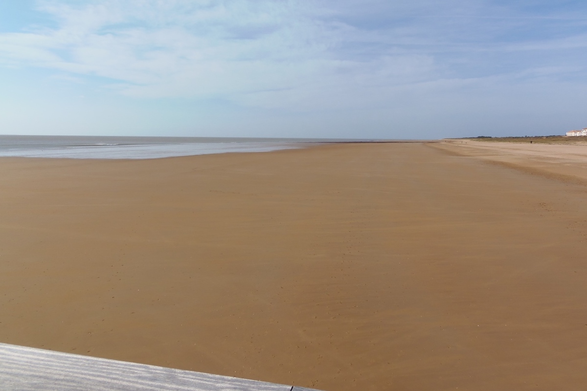 breed-strand-st-jean-de-monts-laag-water Breed zandstrand van St Jean de Monts bij laag water in de Vendée