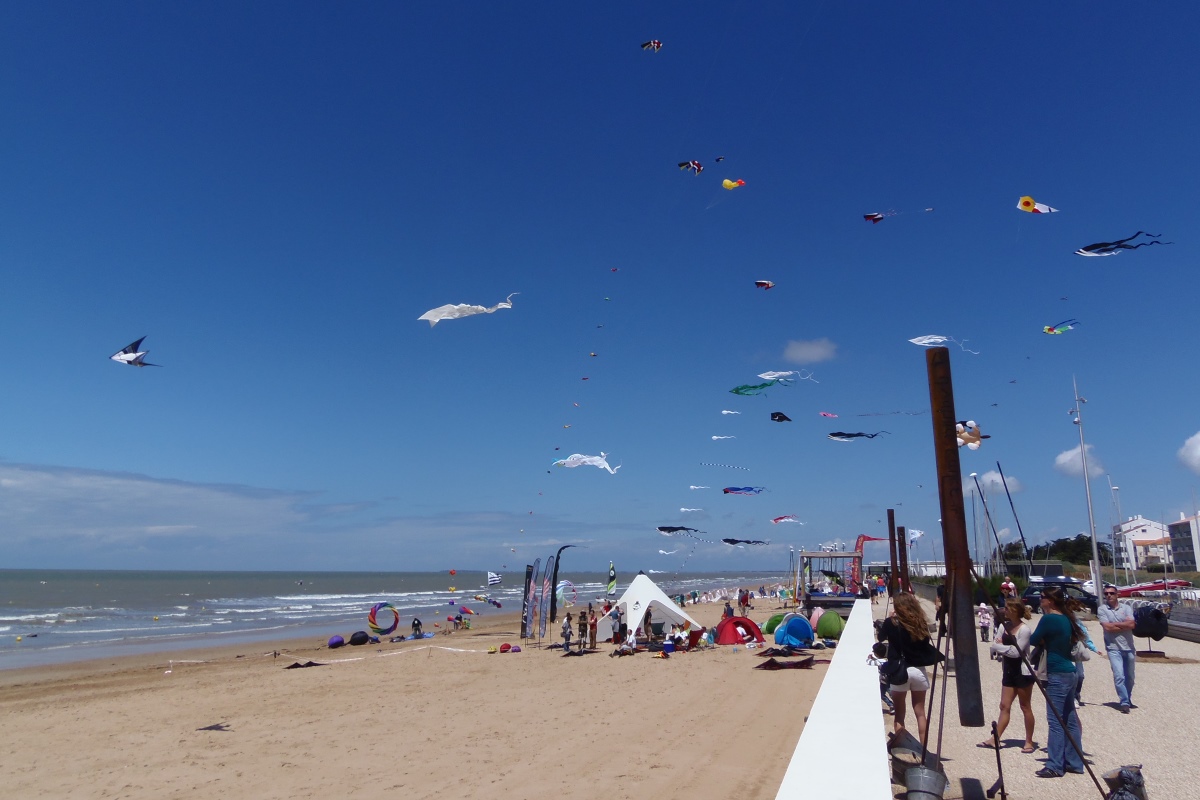 strand-notre-dame-de-monts-vendee Strand van Notre-Dame-de-Monts in de Vendée met breed zandstrand